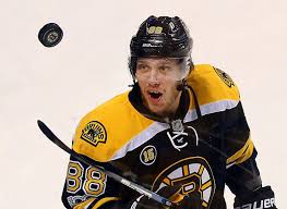 Pastrnak hjælper Boston Bruins med at vinde på overtid